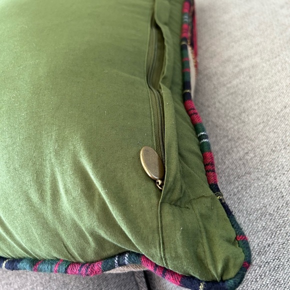 PIER 1 Decorative Xmas throw pillow. - Picture 7 of 7